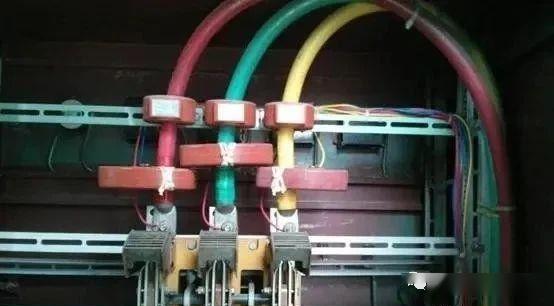 你知道為什么配電箱有些配有1、2或3個電流互感器嗎?